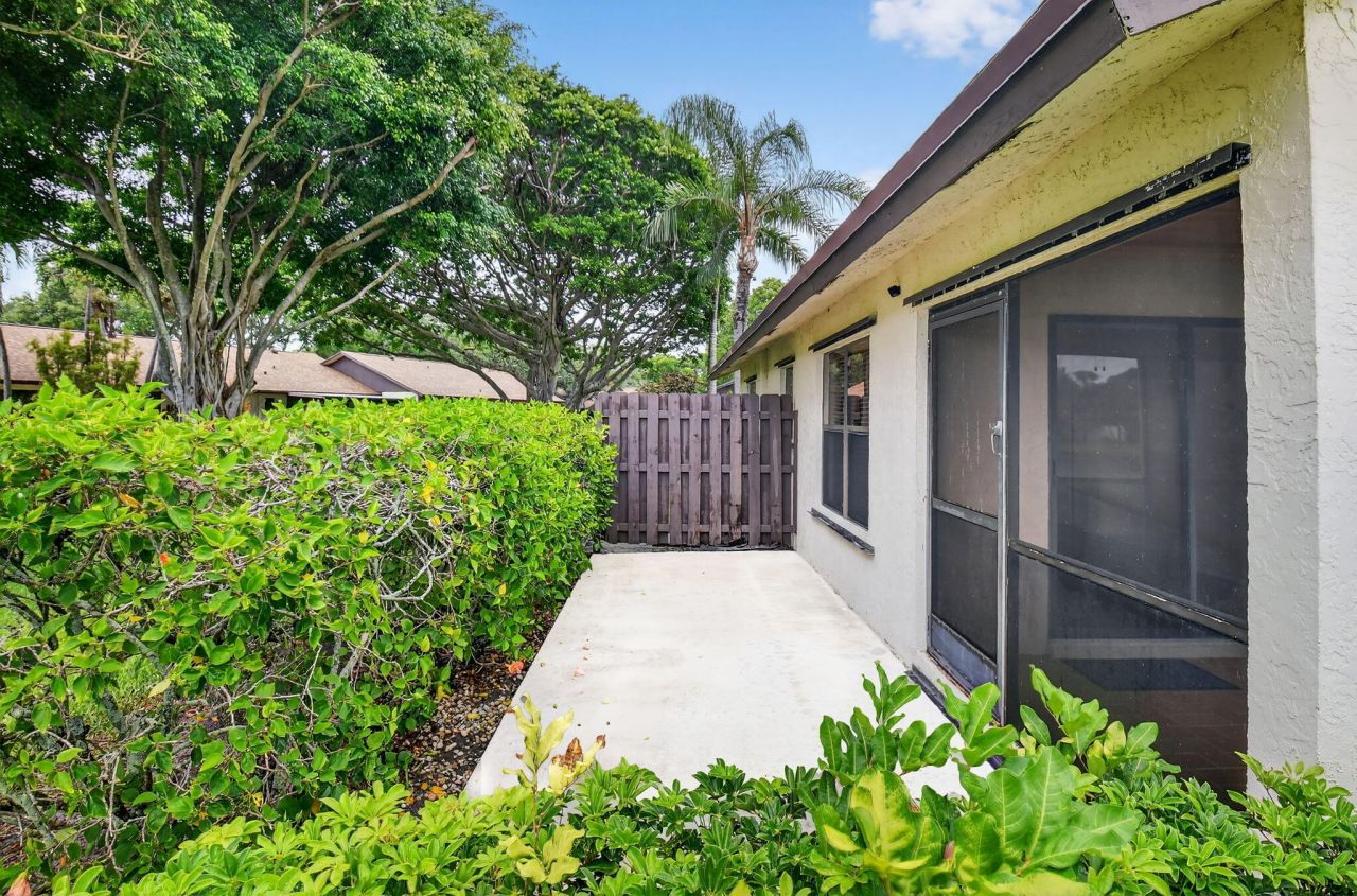 73 Via De Casas Norte, Boynton Beach, FL 33426 Photo