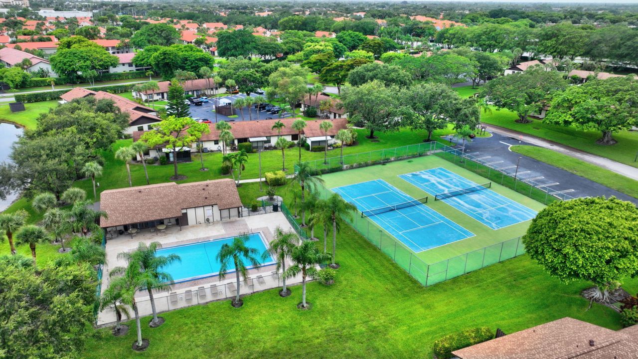 73 Via De Casas Norte, Boynton Beach, FL 33426 Photo