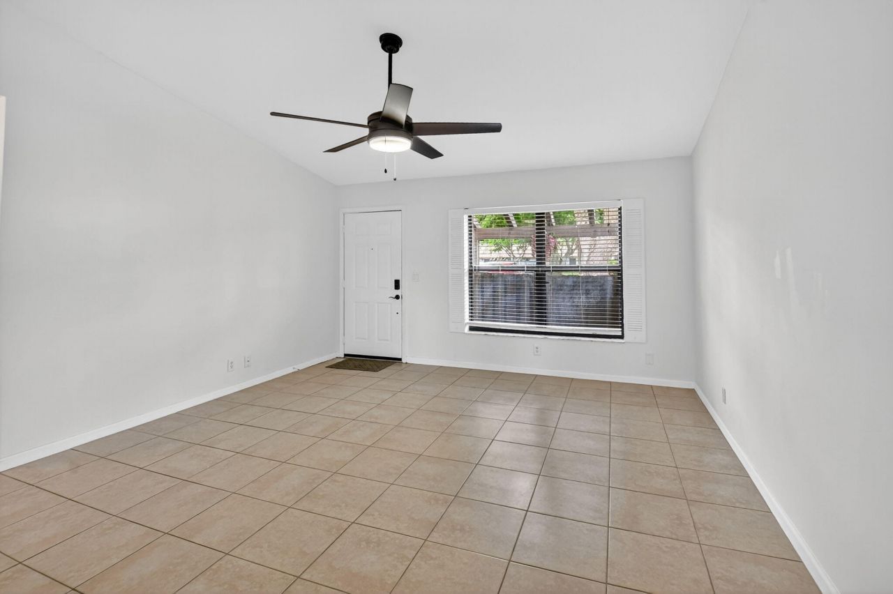 73 Via De Casas Norte, Boynton Beach, FL 33426 Photo