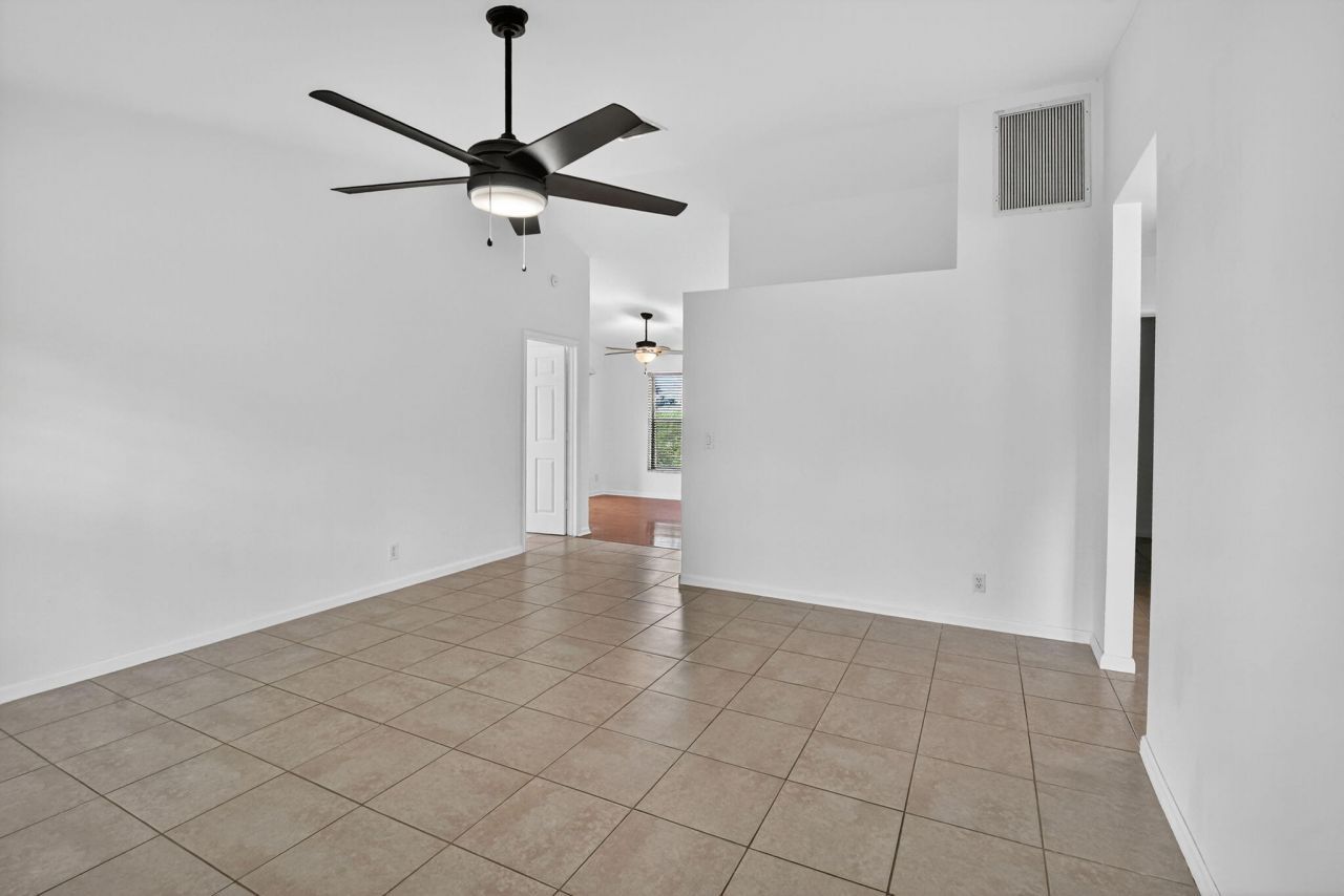 73 Via De Casas Norte, Boynton Beach, FL 33426 Photo