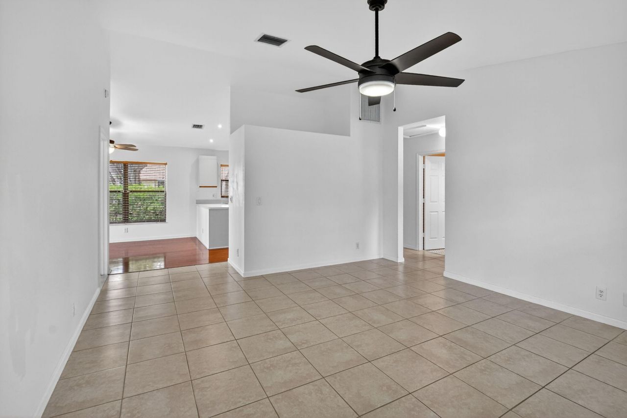 73 Via De Casas Norte, Boynton Beach, FL 33426 Photo