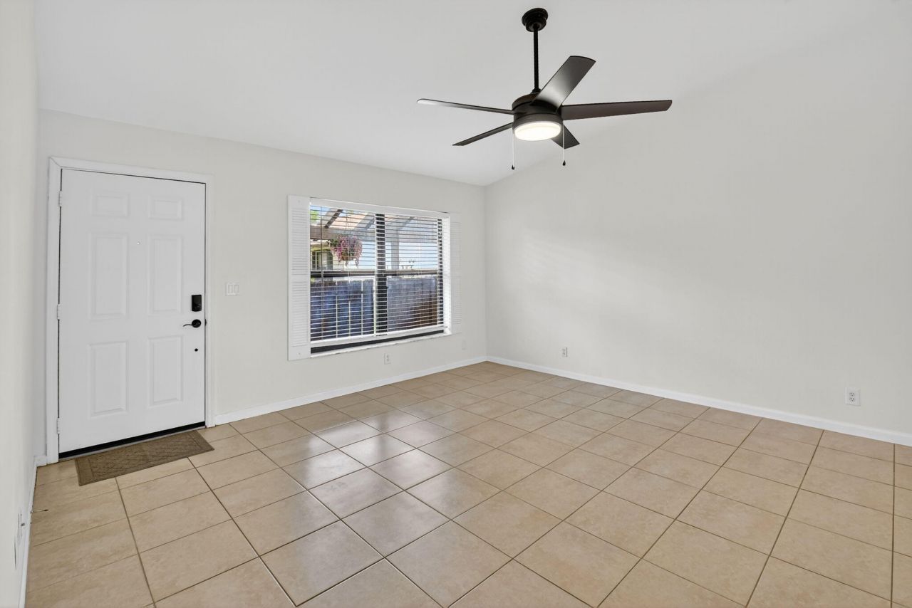 73 Via De Casas Norte, Boynton Beach, FL 33426 Photo