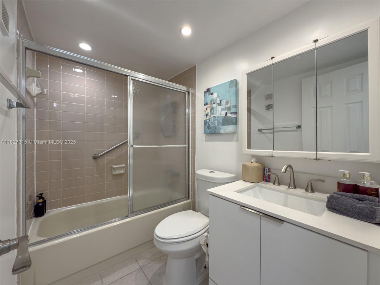 250 NE 181st Dr, Unit 107, Sunny Isles Beach, FL 33160 Photo