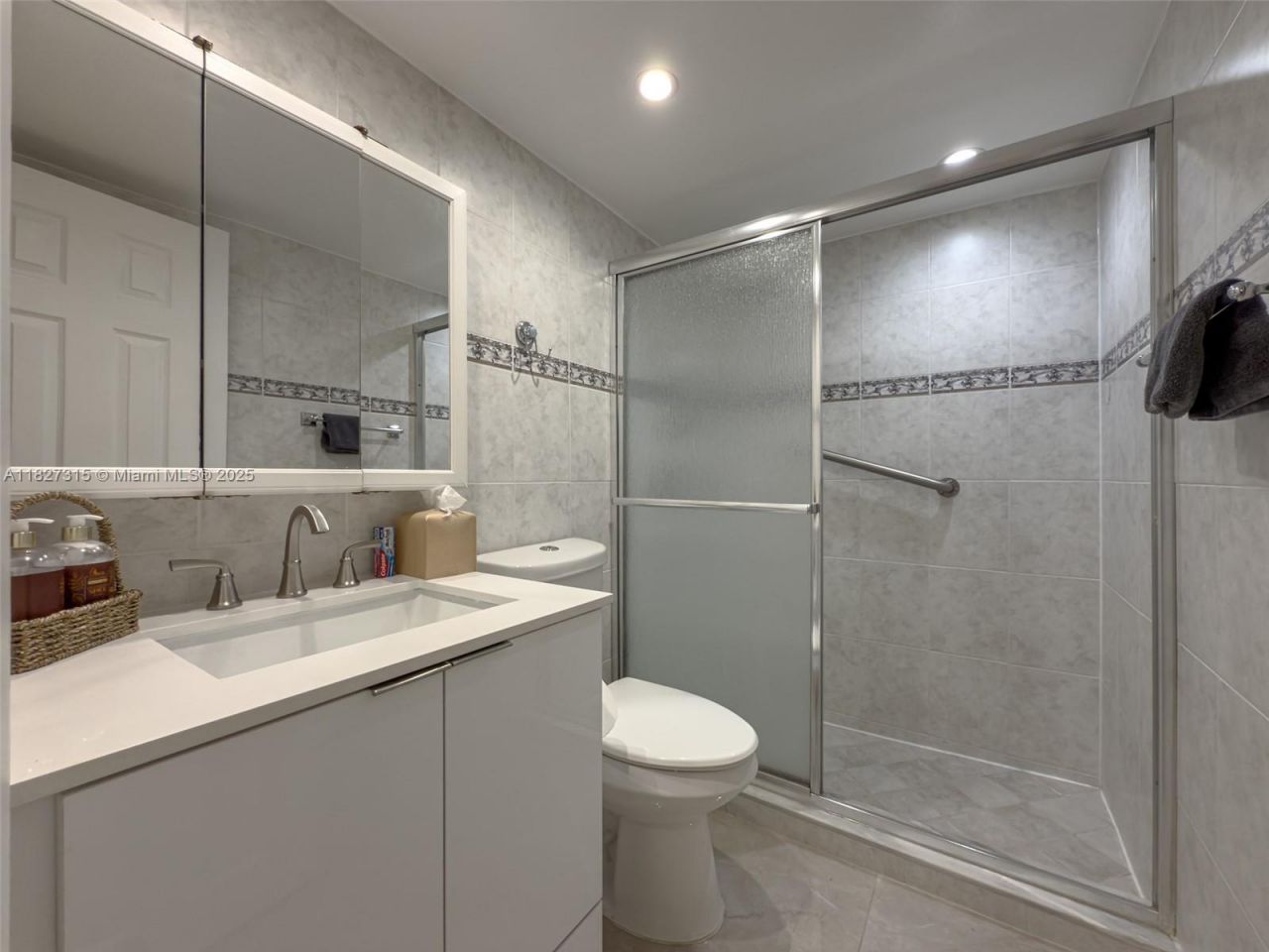 250 NE 181st Dr, Unit 107, Sunny Isles Beach, FL 33160 Photo