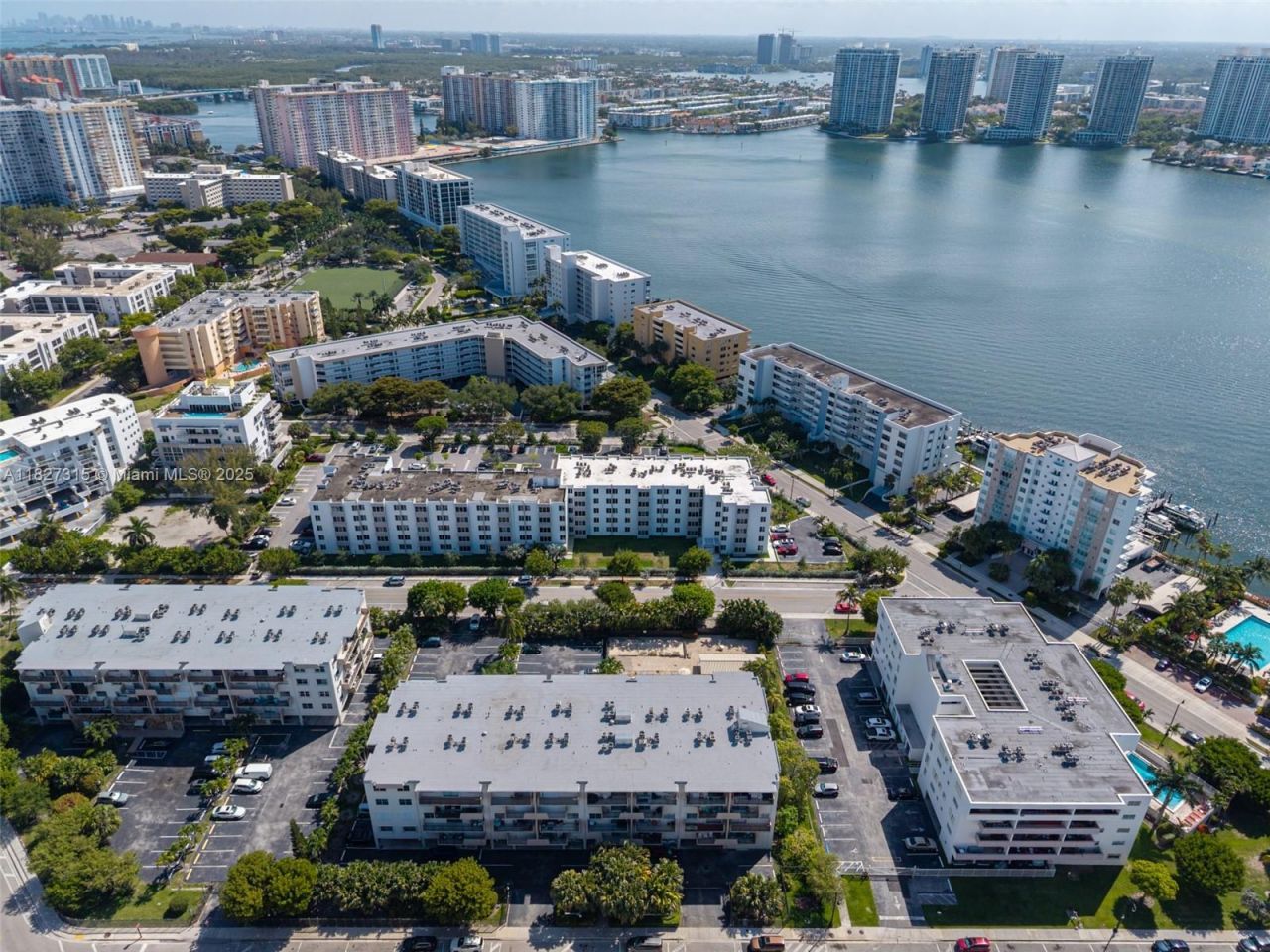 250 NE 181st Dr, Unit 107, Sunny Isles Beach, FL 33160 Photo