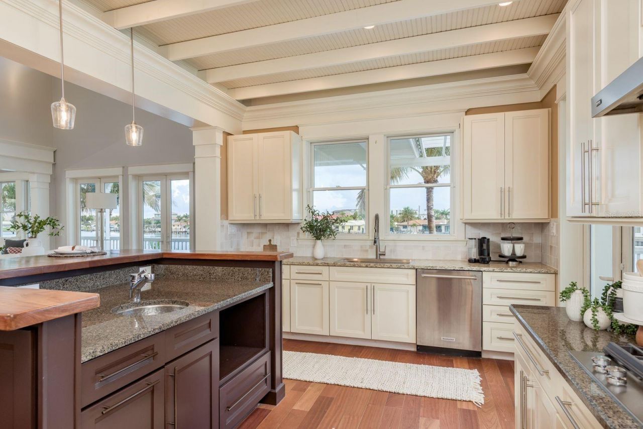 442 Midway Island, Clearwater Beach, FL 33767 Photo