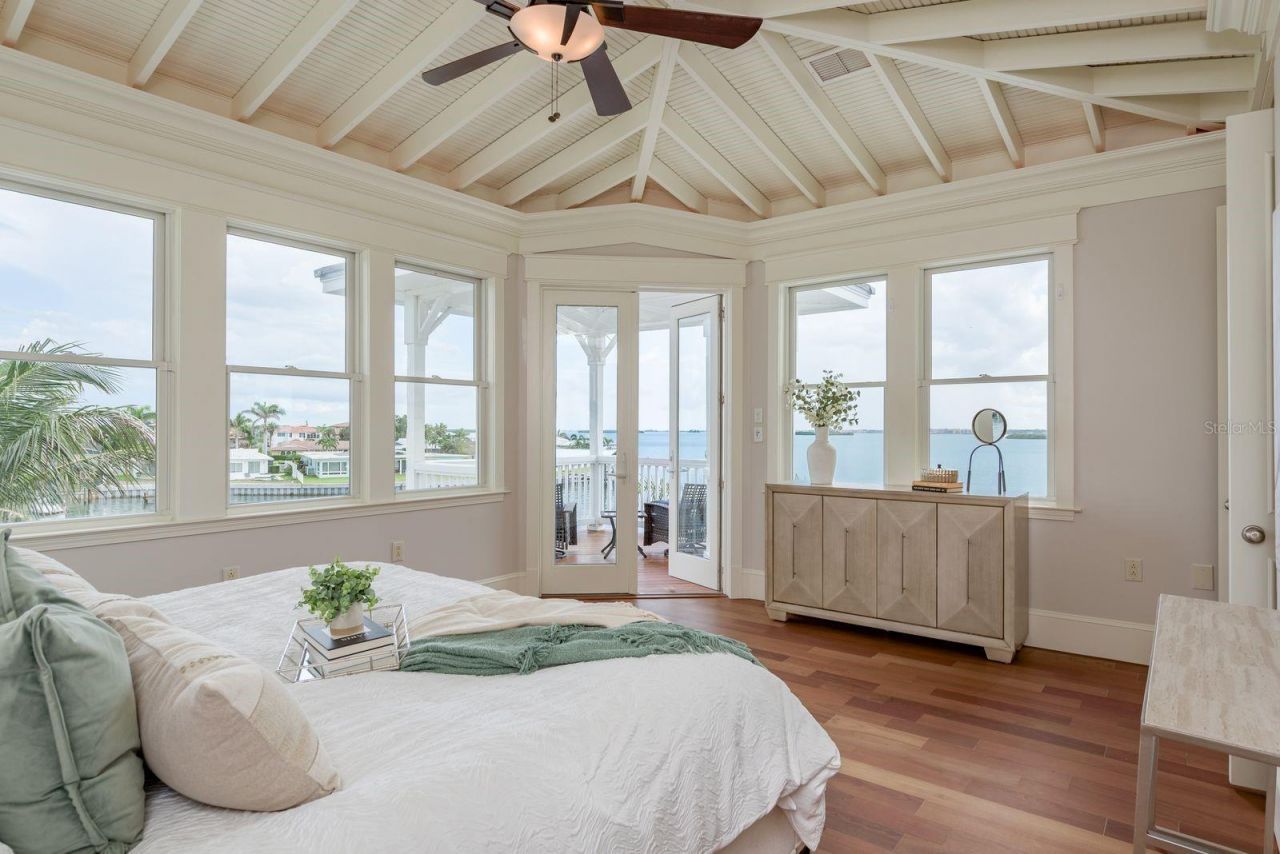 442 Midway Island, Clearwater Beach, FL 33767 Photo