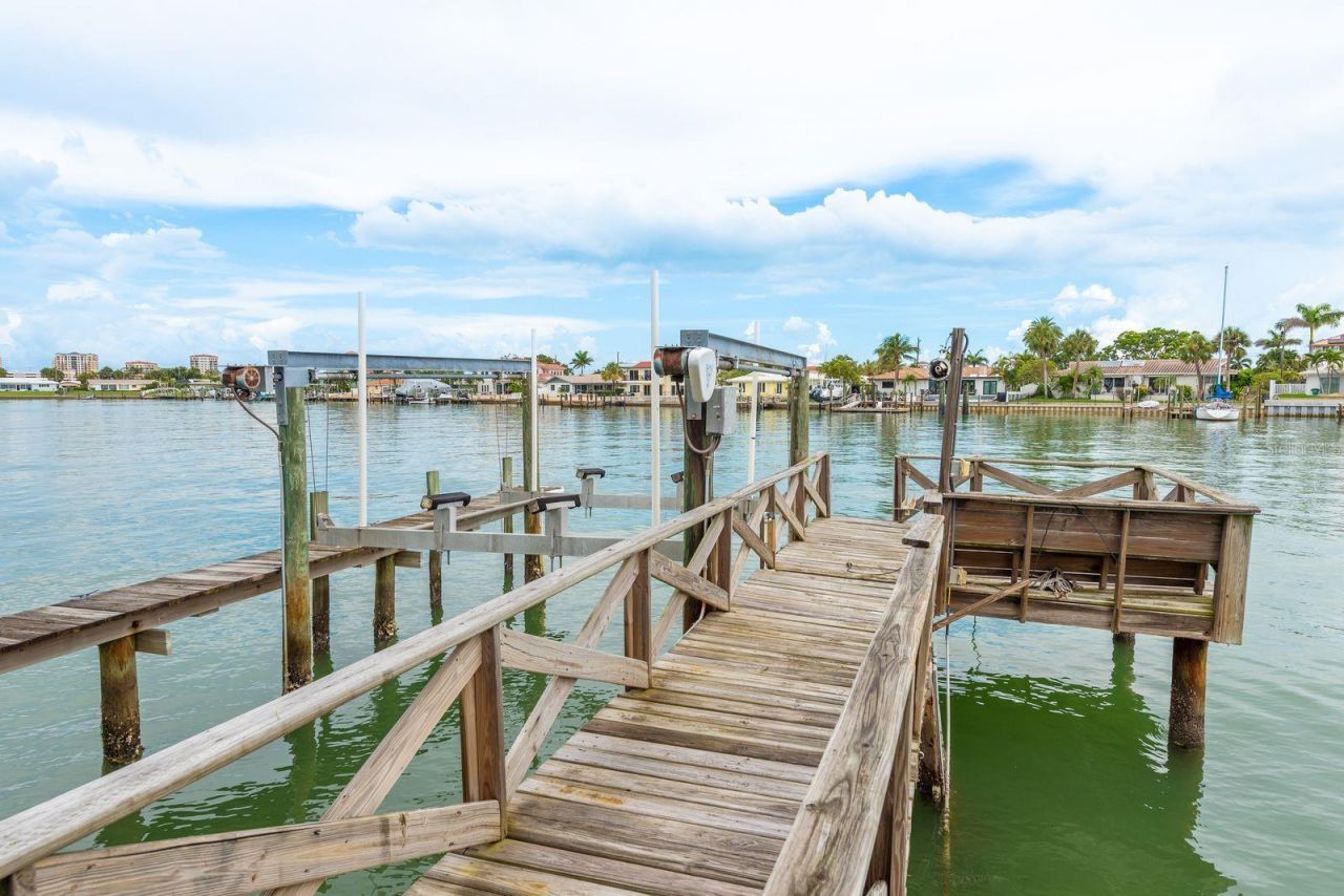 442 Midway Island, Clearwater Beach, FL 33767 Photo