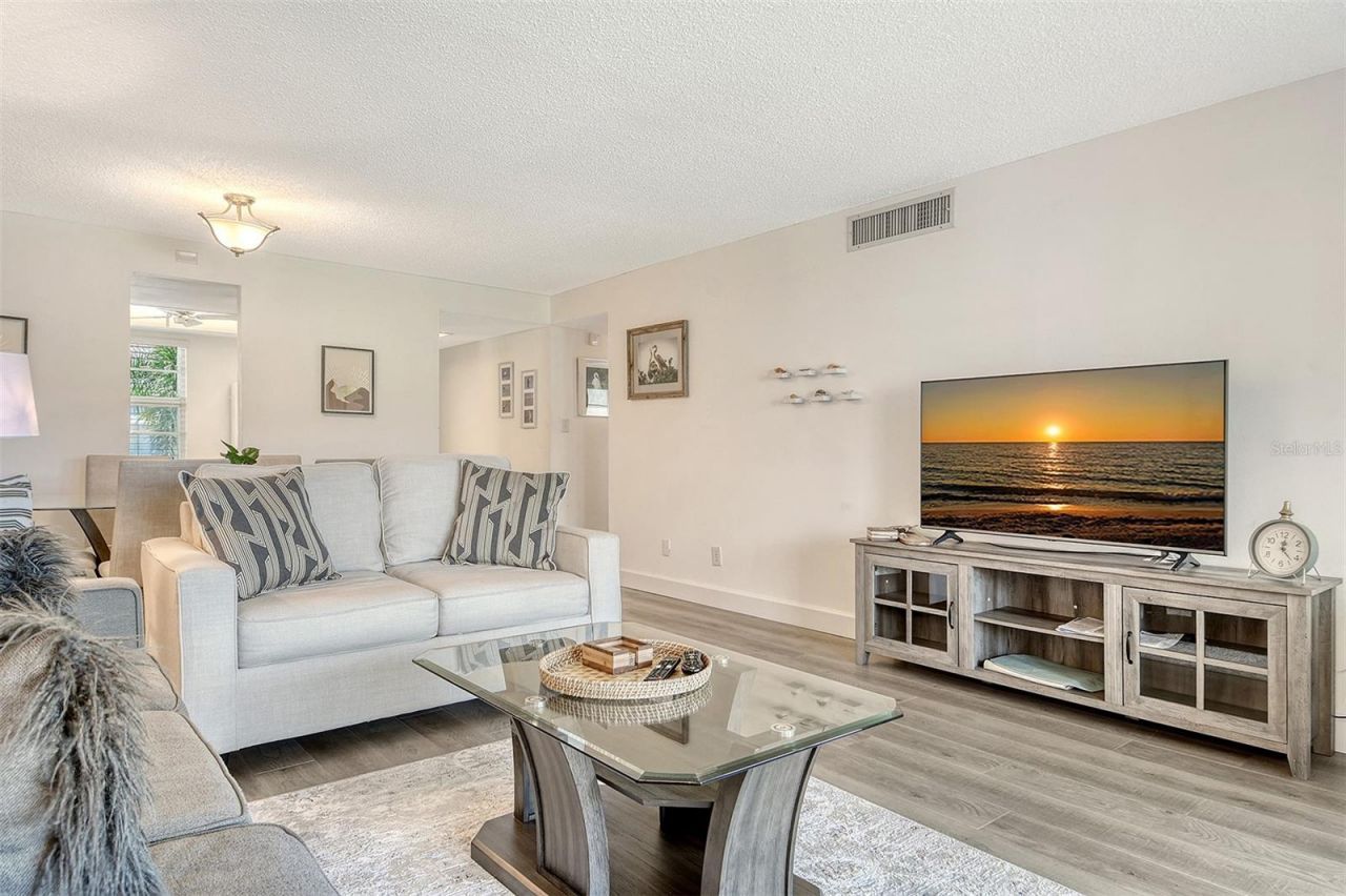 4380 Exeter Drive, Unit 204, Longboat Key, FL 34228 Photo