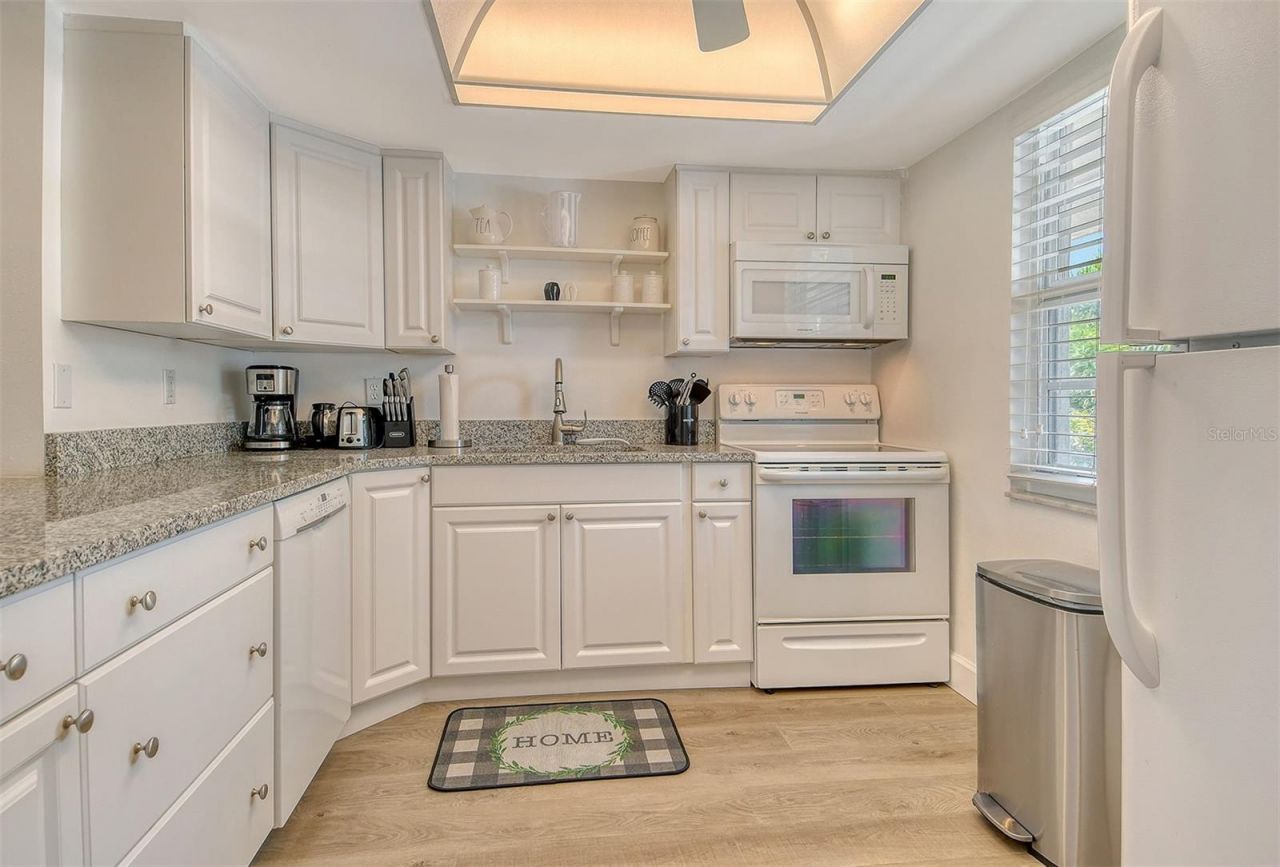 4380 Exeter Drive, Unit 204, Longboat Key, FL 34228 Photo