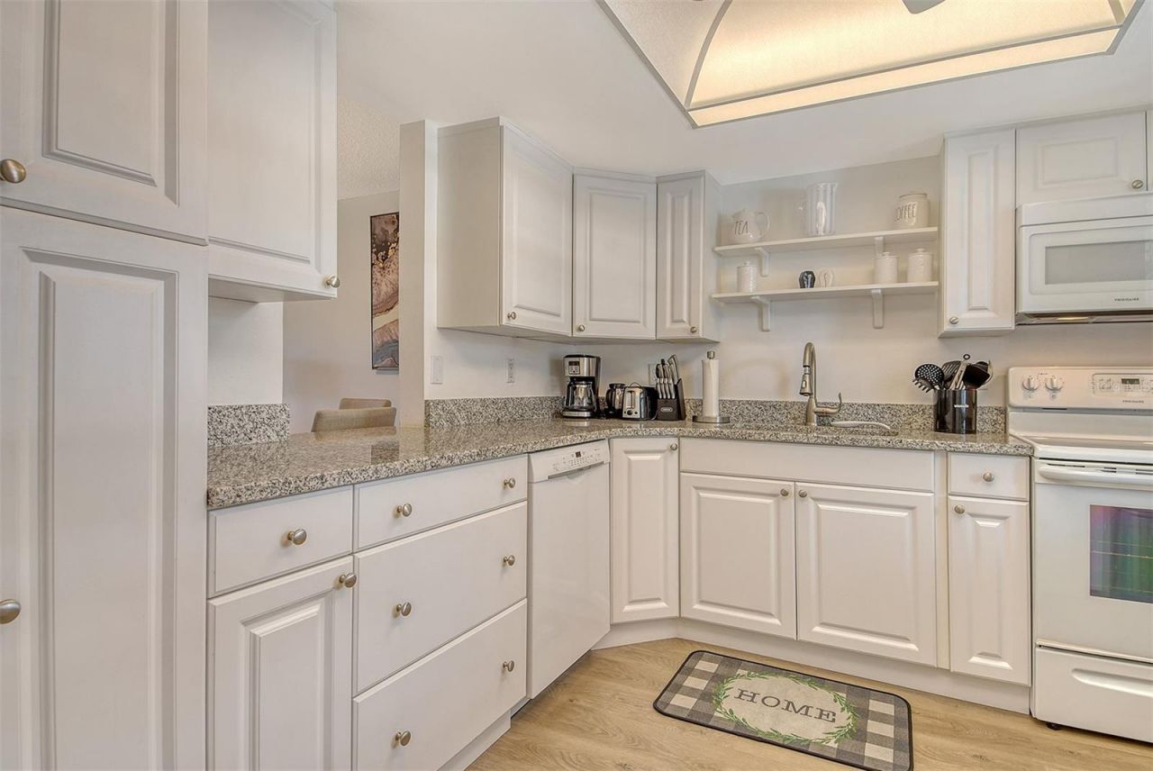 4380 Exeter Drive, Unit 204, Longboat Key, FL 34228 Photo