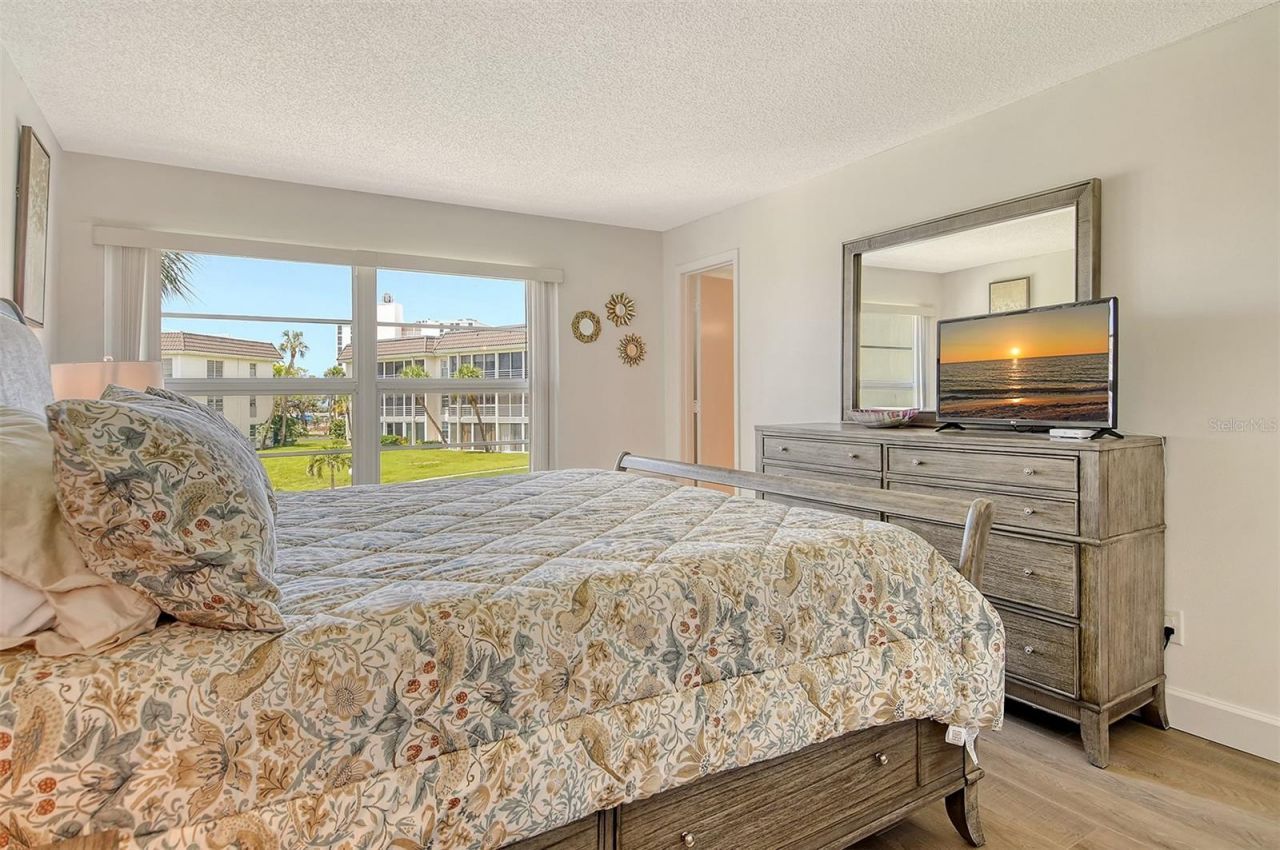 4380 Exeter Drive, Unit 204, Longboat Key, FL 34228 Photo