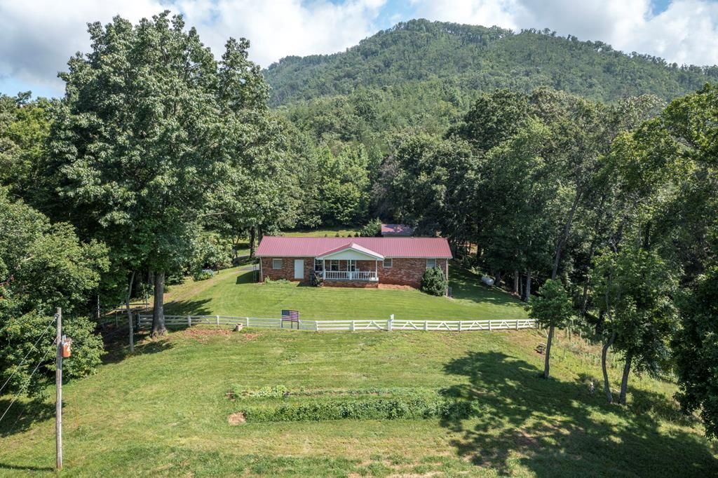 16 Lois Lane, Hayesville, NC 28904 Main Photo