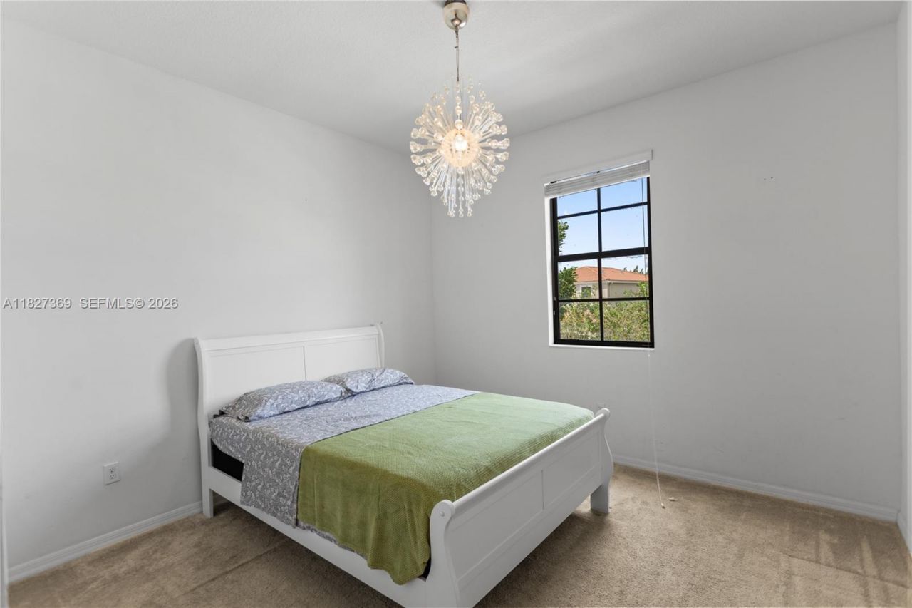 878 NE 191st St, Miami, FL 33179 Photo