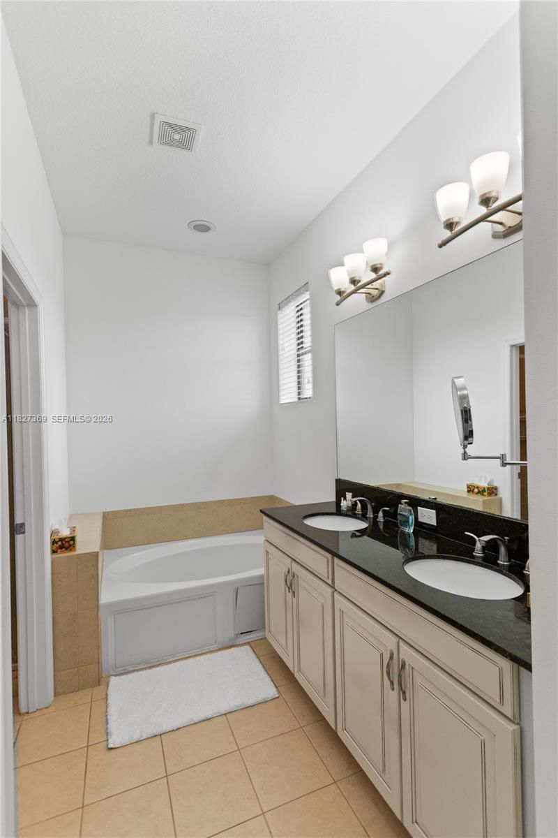 878 NE 191st St, Miami, FL 33179 Photo