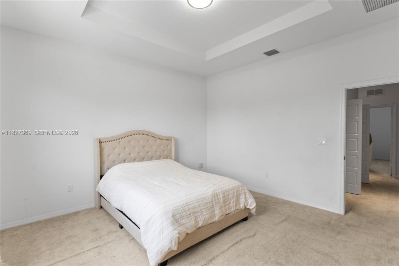 878 NE 191st St, Miami, FL 33179 Photo