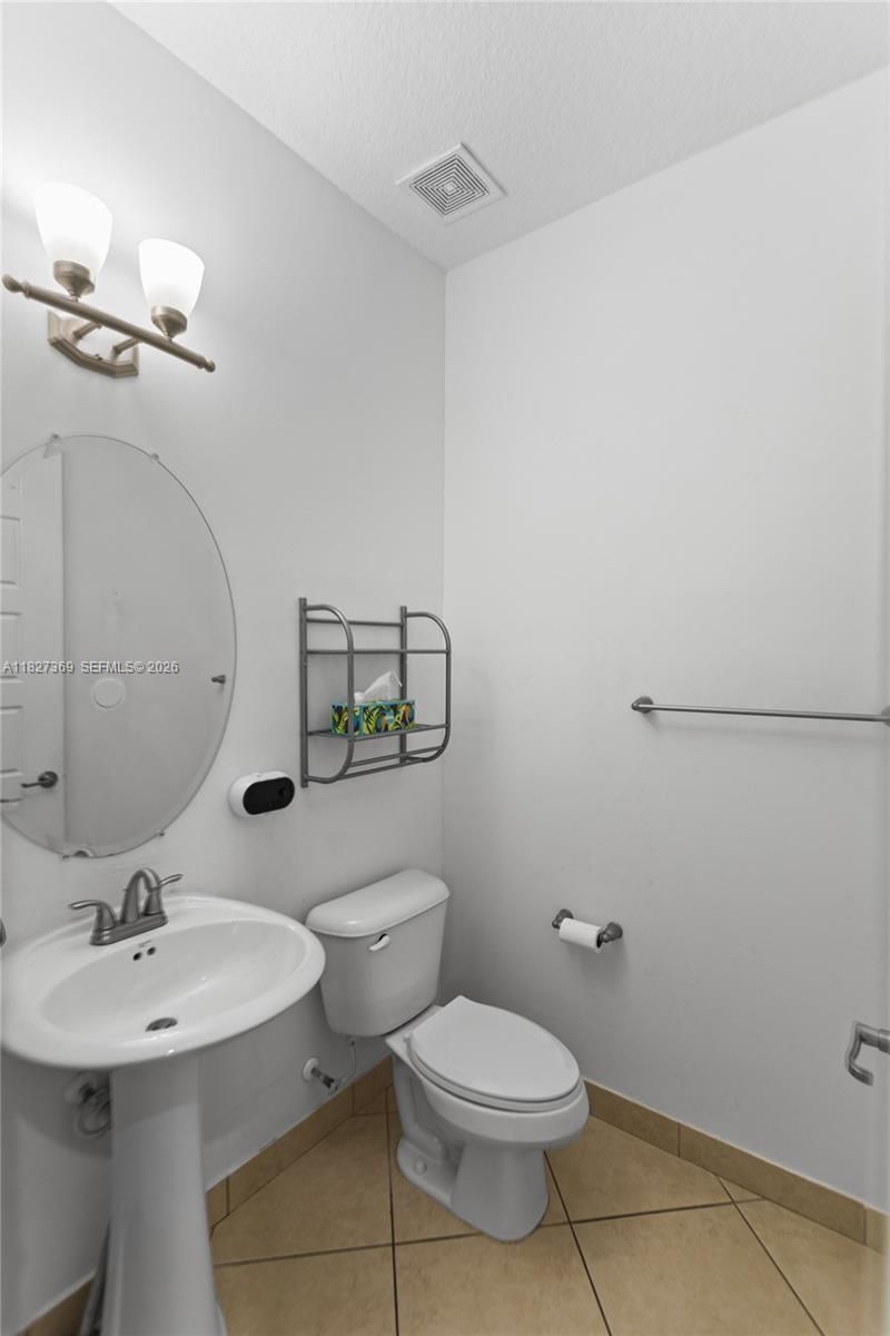 878 NE 191st St, Miami, FL 33179 Photo