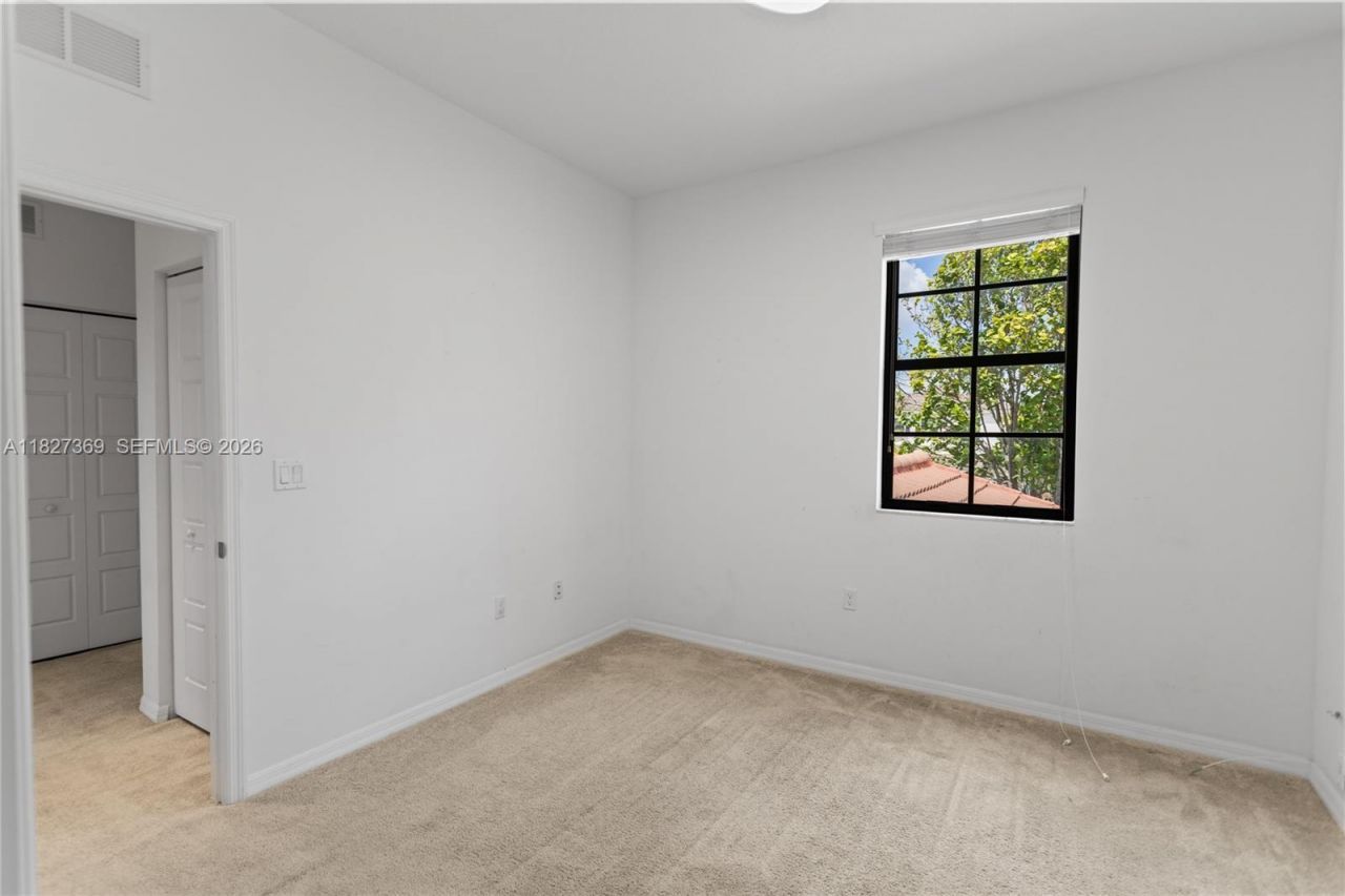 878 NE 191st St, Miami, FL 33179 Photo