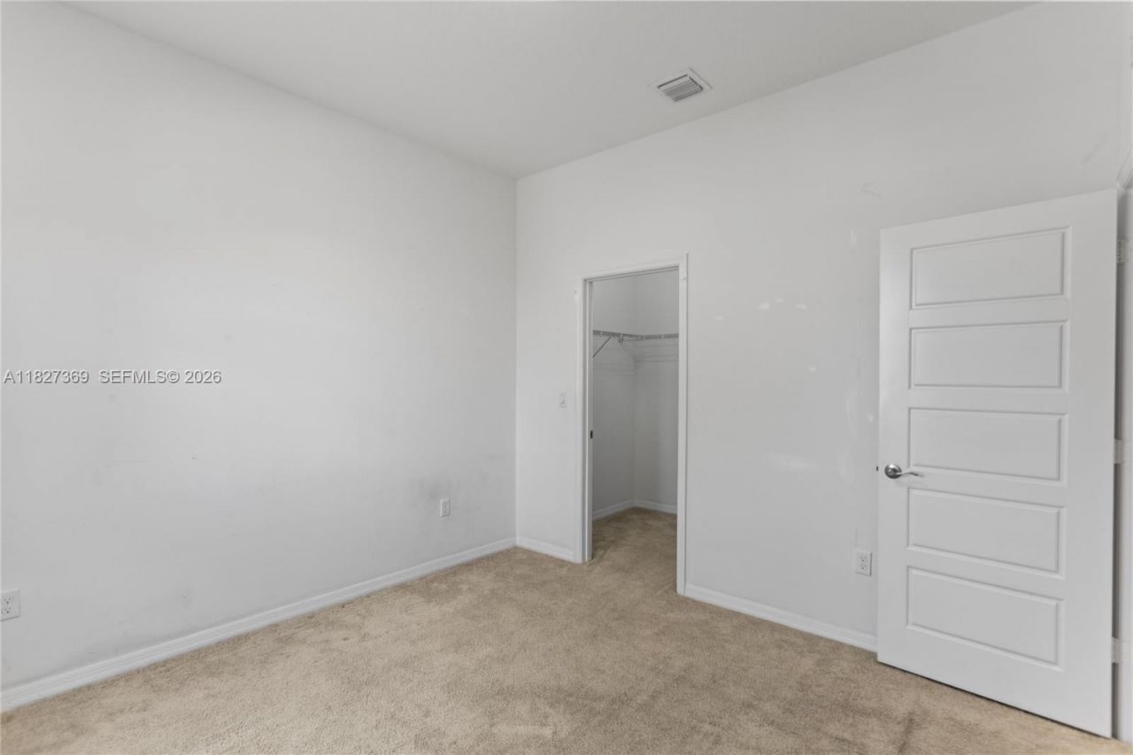 878 NE 191st St, Miami, FL 33179 Photo