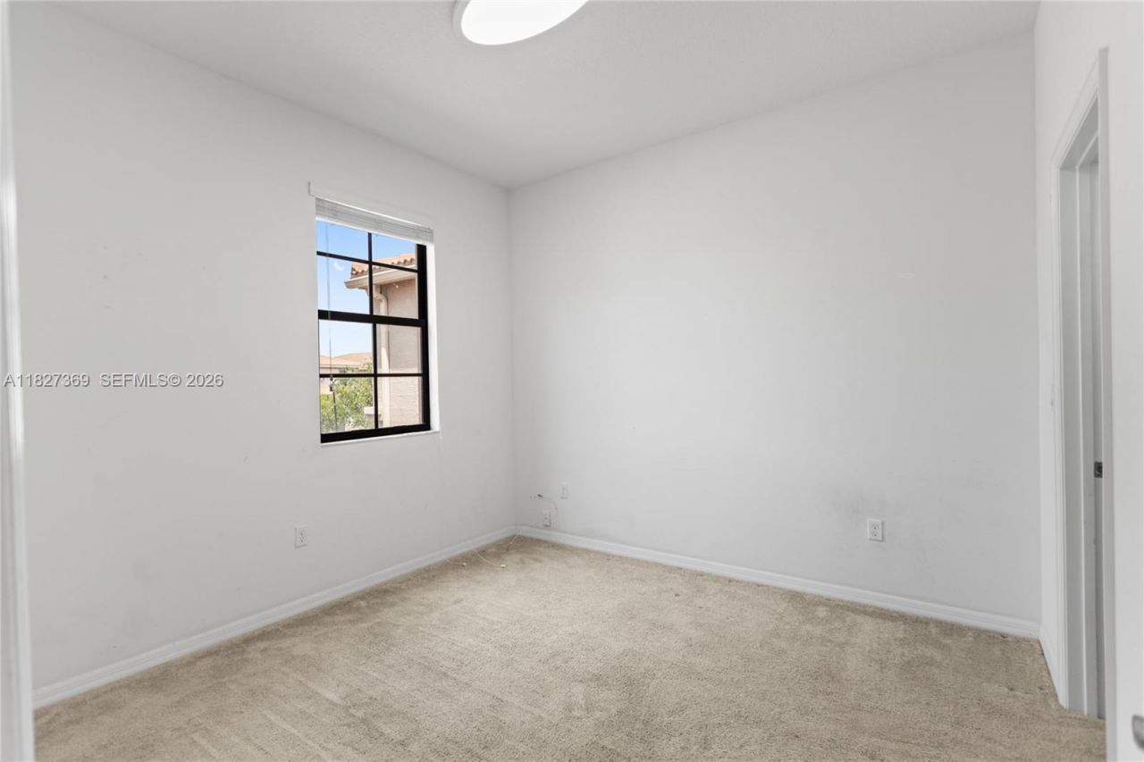 878 NE 191st St, Miami, FL 33179 Photo