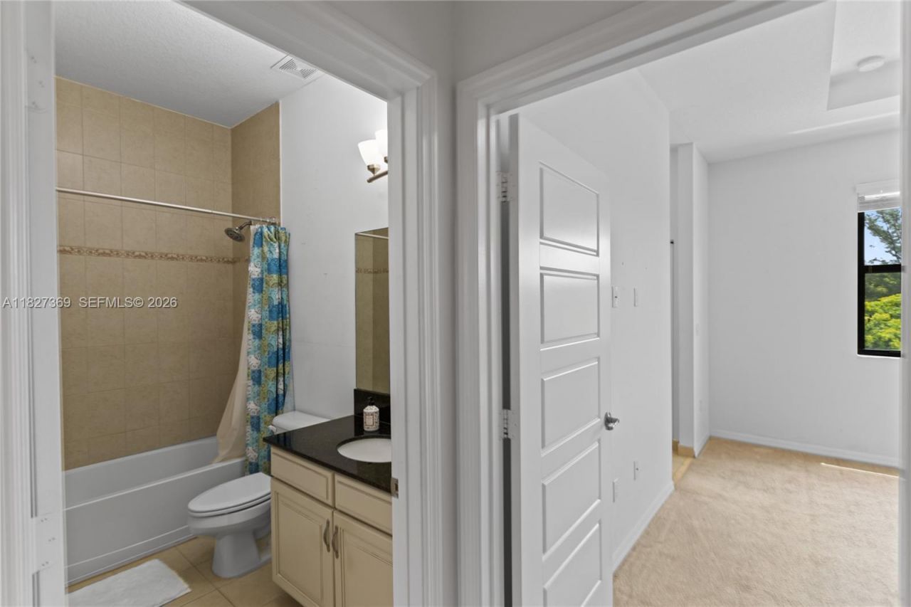 878 NE 191st St, Miami, FL 33179 Photo