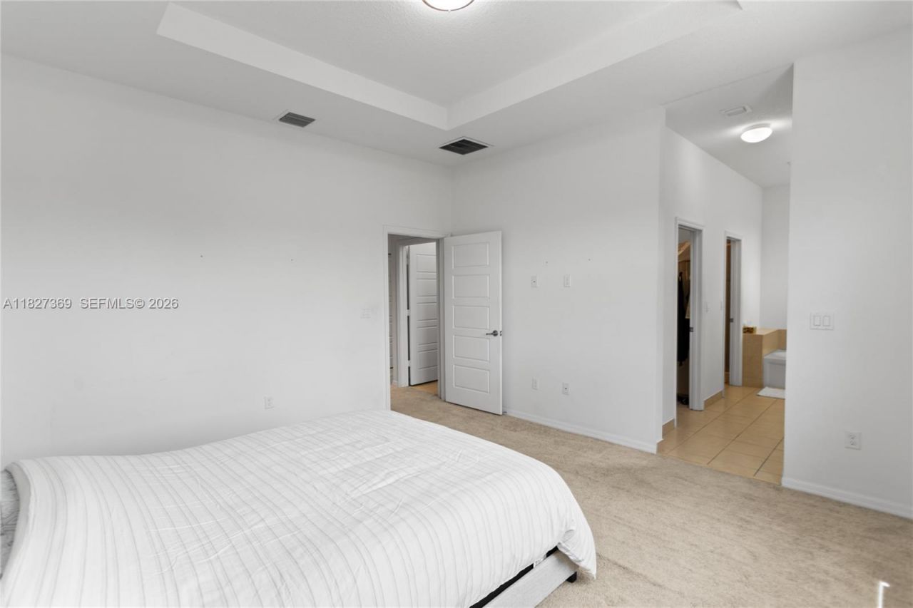 878 NE 191st St, Miami, FL 33179 Photo