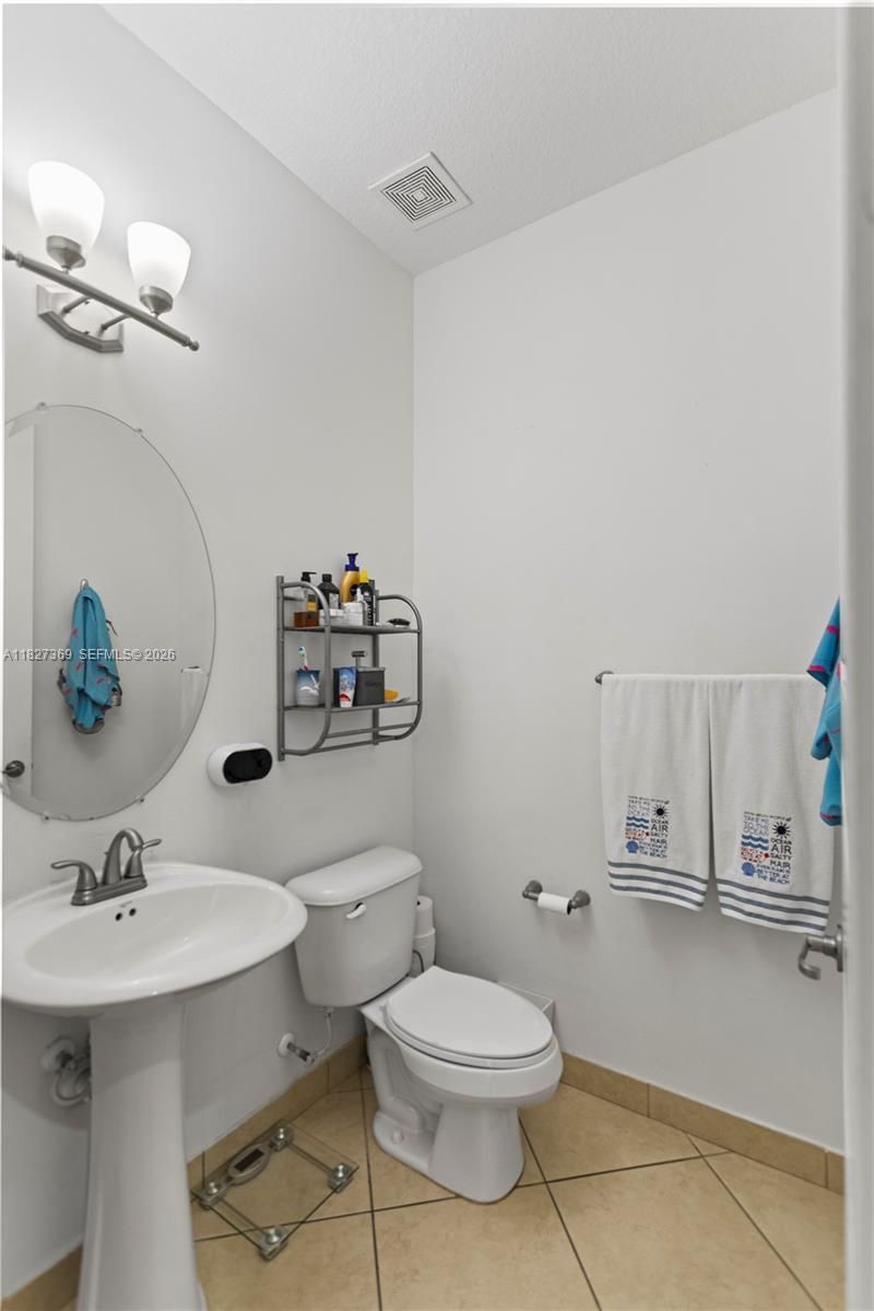 878 NE 191st St, Miami, FL 33179 Photo