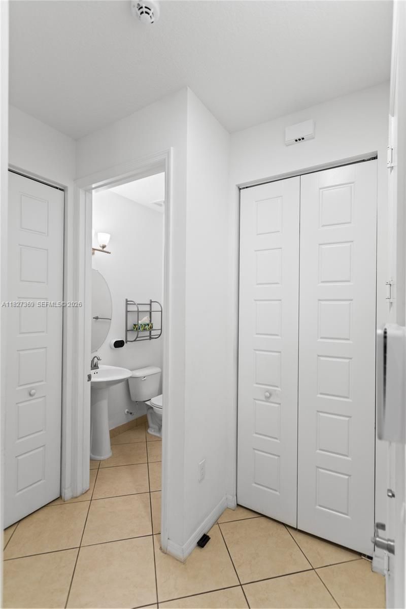 878 NE 191st St, Miami, FL 33179 Photo