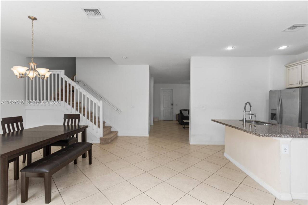 878 NE 191st St, Miami, FL 33179 Photo