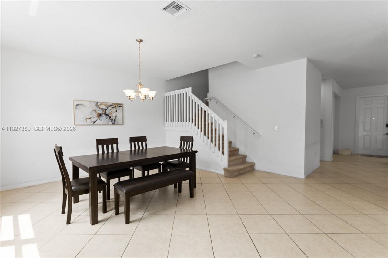 878 NE 191st St, Miami, FL 33179 Photo