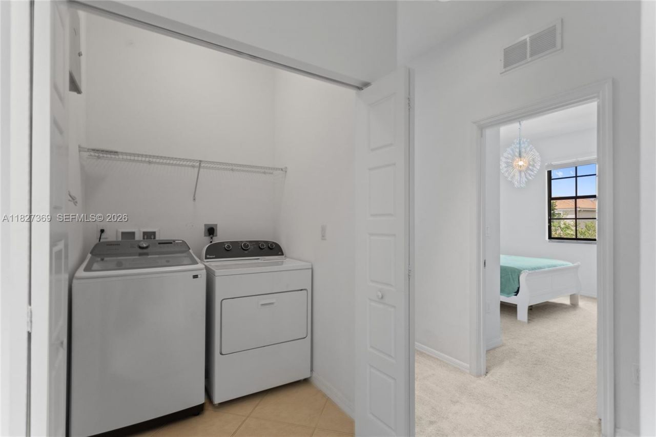 878 NE 191st St, Miami, FL 33179 Photo