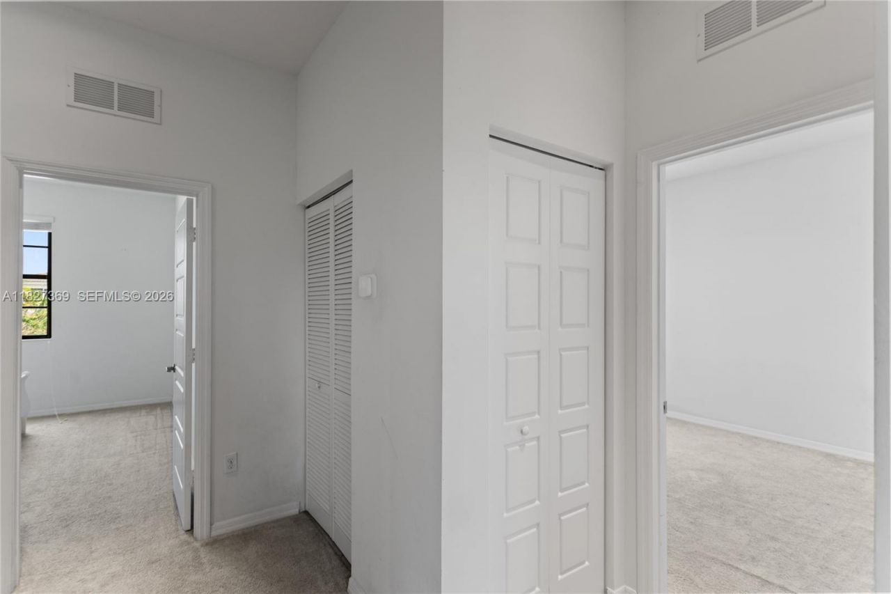 878 NE 191st St, Miami, FL 33179 Photo