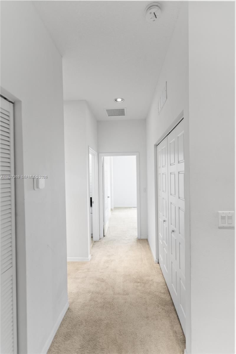 878 NE 191st St, Miami, FL 33179 Photo