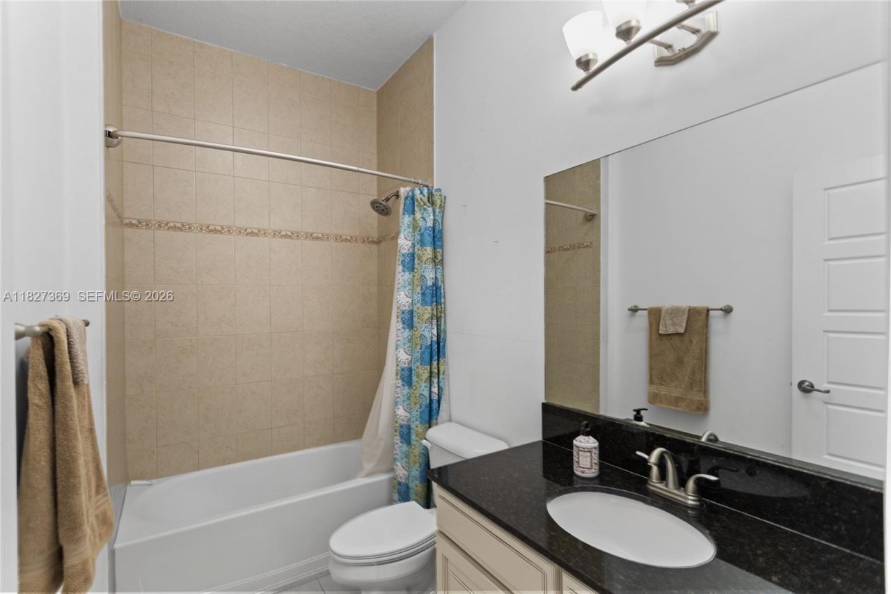 878 NE 191st St, Miami, FL 33179 Photo