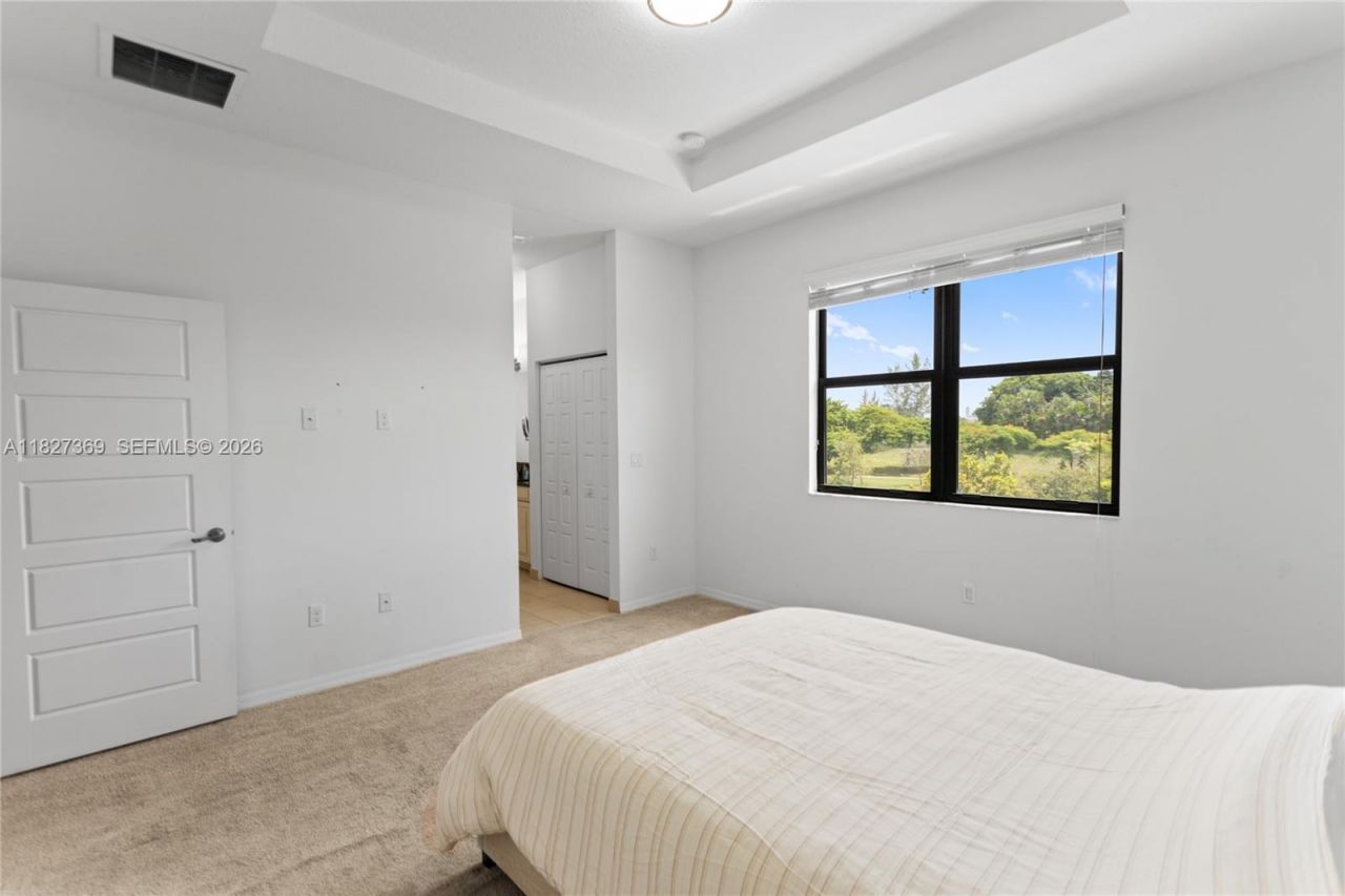 878 NE 191st St, Miami, FL 33179 Photo