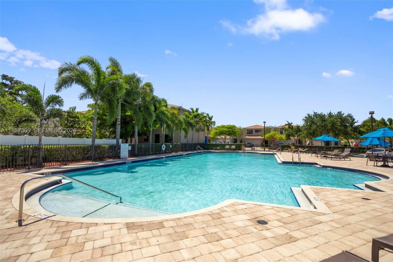 878 NE 191st St, Miami, FL 33179 Photo