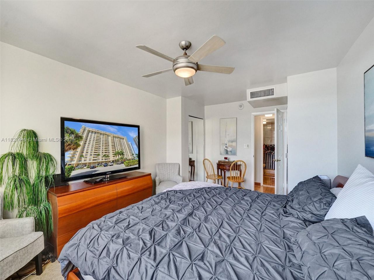 1833 S Ocean Dr, Unit 1702, Hallandale Beach, FL 33009 Photo