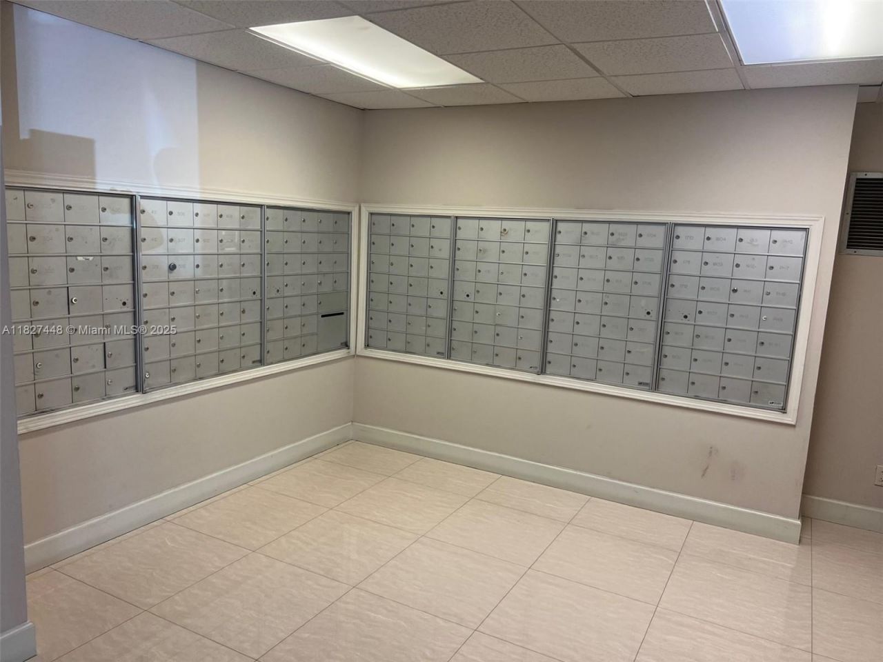 1833 S Ocean Dr, Unit 1702, Hallandale Beach, FL 33009 Photo