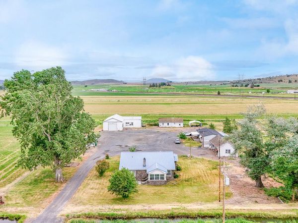 9452 Matney Way, Klamath Falls, OR 97603