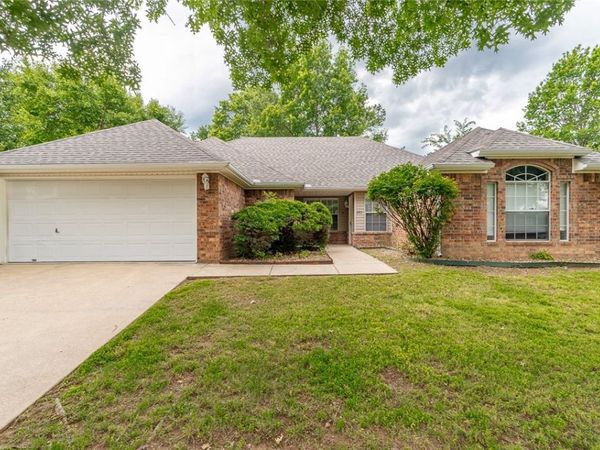 2811 Essex Place, Springdale, AR 72762