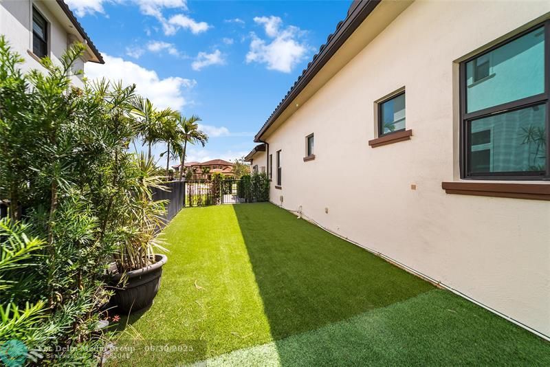 9295 Parkland Bay Dr, Parkland, FL 33076 Photo