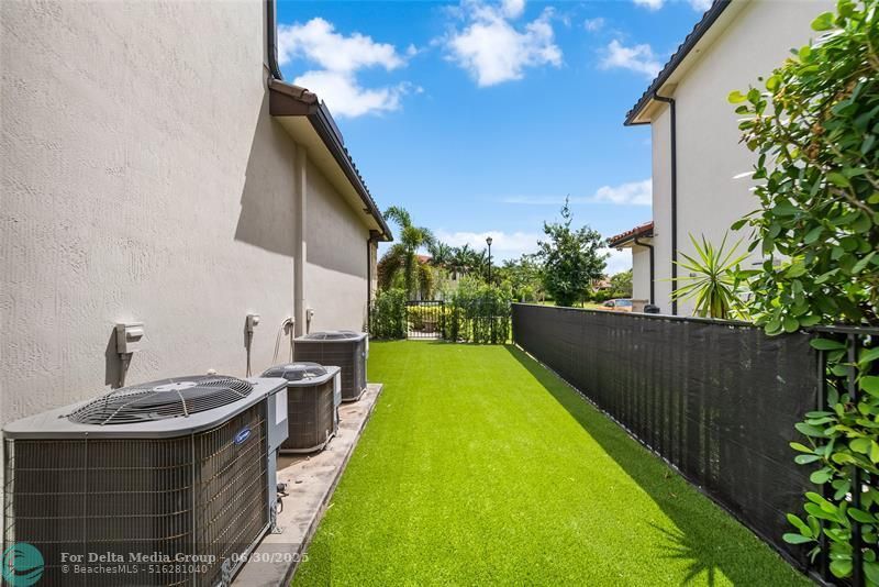 9295 Parkland Bay Dr, Parkland, FL 33076 Photo