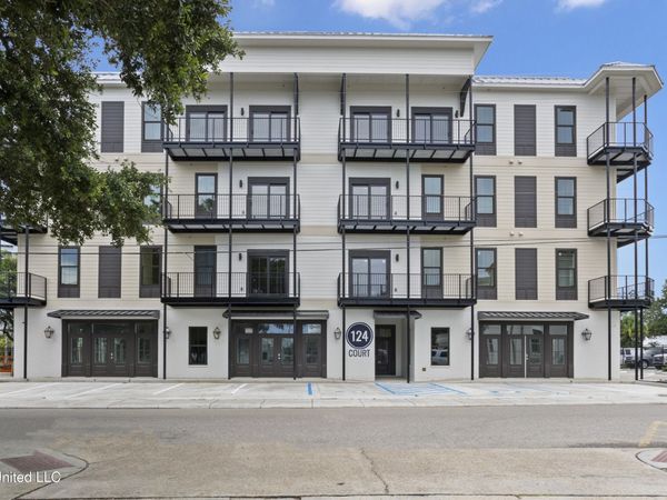 124 Court Unit#302 Street, Bay Saint Louis, MS 39520