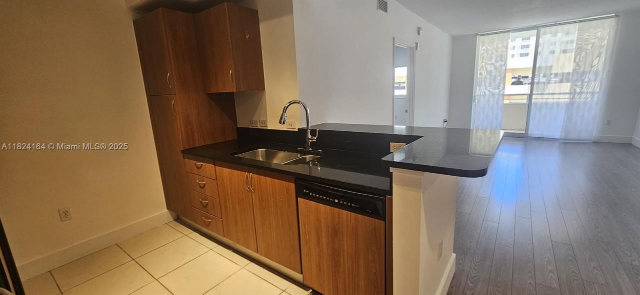 2775 NE 187th St, Unit 424, Aventura, FL 33180 Photo