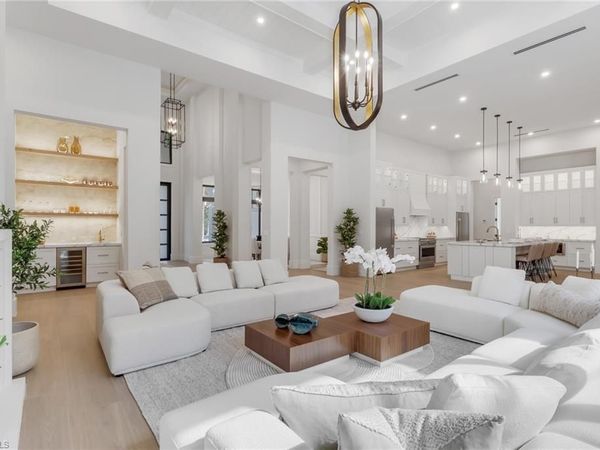 5174 Sycamore DR, NAPLES, FL 34119