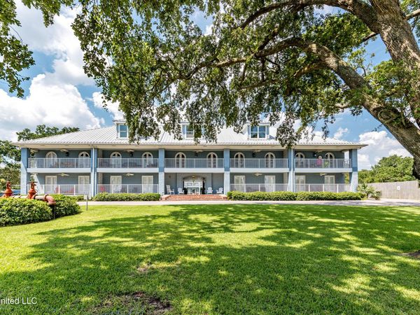 1282 Beach Boulevard, Biloxi, MS 39530