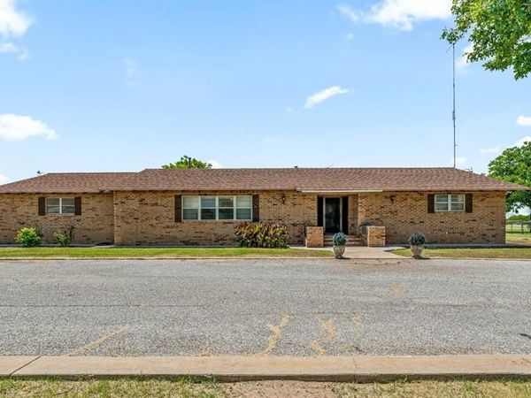 608 Avenue H S, Chillicothe, TX 79225