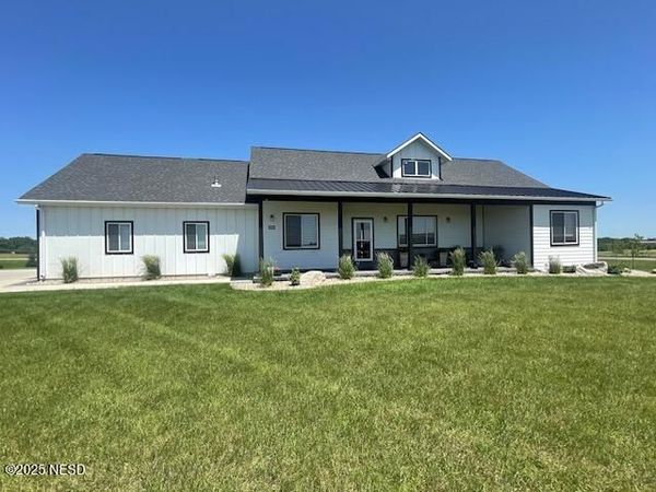 2005 BOULDER RIDGE DRIVE, Watertown, SD 57201