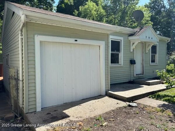 704 Mckim Avenue, Lansing, MI 48910