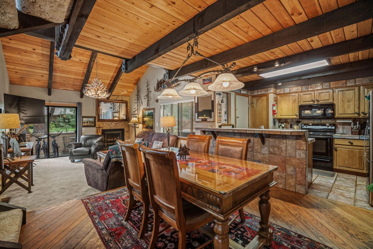 17693 Tennis Village Court, Unit 49, Sunriver, OR 97707 Main Photo